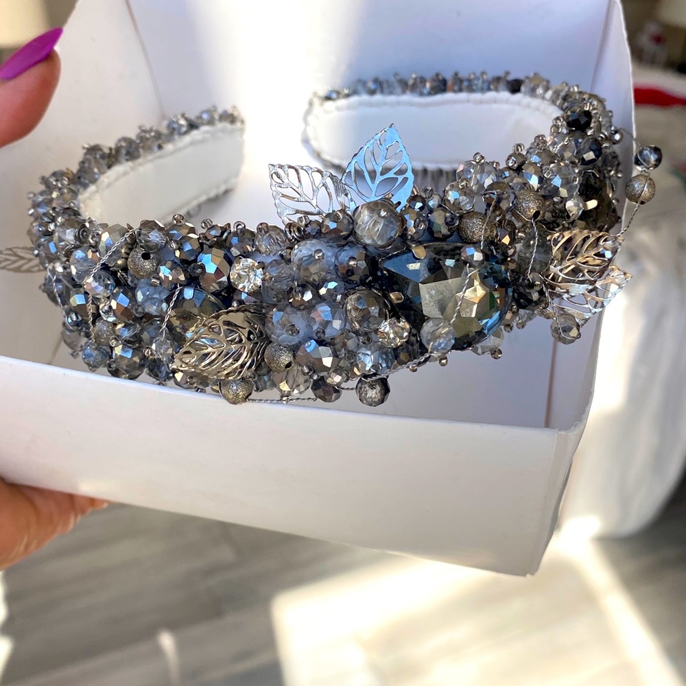 Head evening accessory , silver colors ,